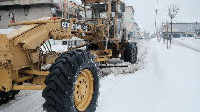 AĞRI BELEDİYESİ KIŞ KOŞULLARINA KARŞI SAHADA