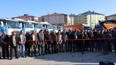 AĞRI BELEDİYESİ YENİ HİZMET ARAÇLARINI KONVOY GEÇİŞİYLE HALKA TANITTI