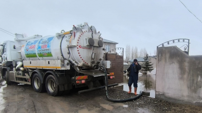 AĞRI BELEDİYESİ YOĞUN YAĞIŞA KARŞI SAHADA