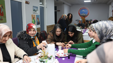 AĞRI BELEDİYESİ’NDEN 8 MART’A ÖZEL MUM ATÖLYESİ ETKİNLİĞİ GERÇEKLEŞTİRİLDİ