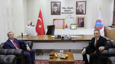 Ağrı Milli Eğitim Müdürü Kökrek'ten, Başkan Karadoğan'a hayırlı olsun ziyareti 
