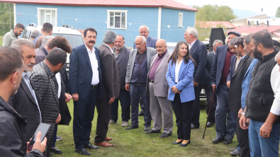 Eş başkanlar Aras ve Akkuş iki aile arasındaki husumeti barışla sonuçlandırdı.