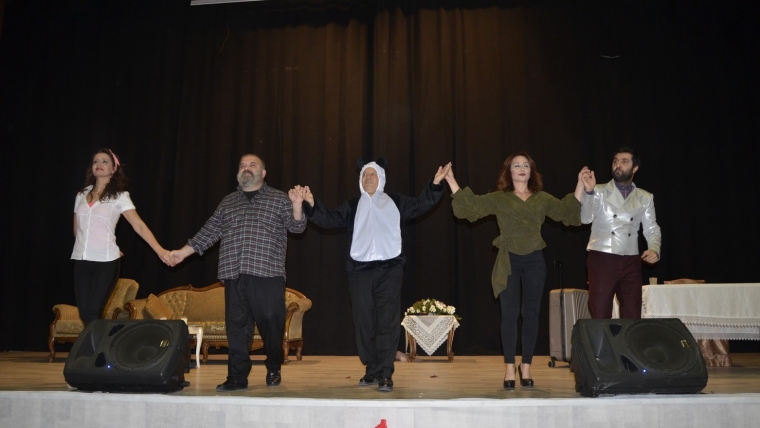 Belediyemiz 15 Nisan Ağrı'nın Düşman İşgalinden Kurtuluşu Münasebetiyle Tiyatro Gösterimi Düzenledi