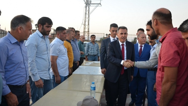 Vali Elban, Ağrı Belediyesi Personeliyle Bayramlaştı.