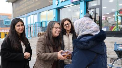 Kadir Gecesi dolayısıyla yurttaşlarımıza simit ikramında bulunduk. 