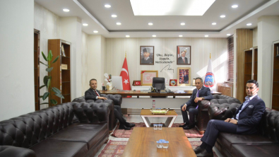 Vali Yardımcısı Yusuf Beran Vuran Belediye Başkanı Karadoğan'a ziyaret