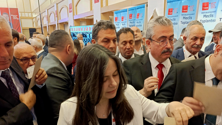 AĞRI BELEDİYE EŞ BAŞKANI HAZAL ARAS, TÜRKİYE BELEDİYELER BİRLİĞİ ENCÜMEN ÜYELİĞİNE SEÇİLDİ