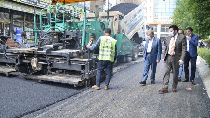 Ağrı Belediyesi Asfalt Çalışmalarına Hız Verdi