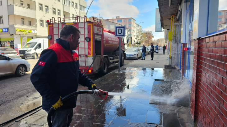 AĞRI BELEDİYESİ’NDEN KENT GENELİNDE YOĞUN TEMİZLİK VE BAKIM ÇALIŞMASI