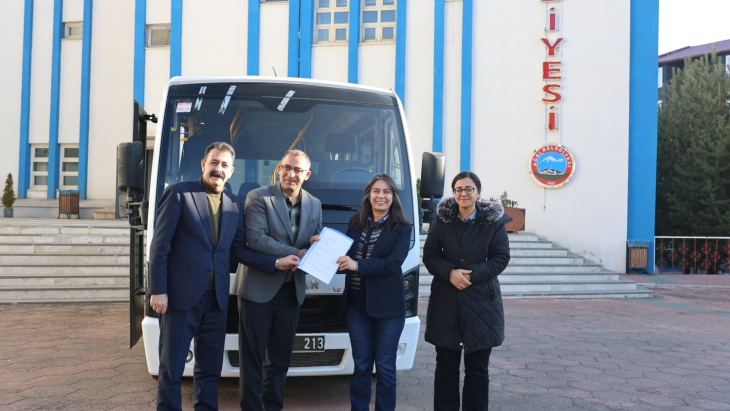 AĞRI BELEDİYESİ’NDEN OVAKIŞLA BELEDİYESİ’NE ULAŞIM DESTEĞİ