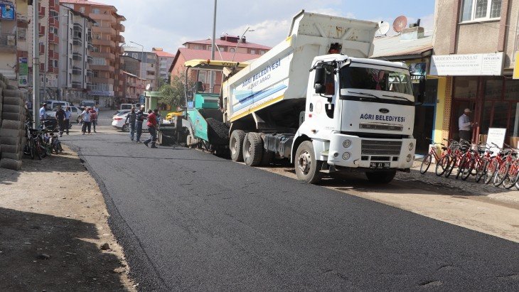 Asfalt çalışmaları tüm hızıyla devam ediyor