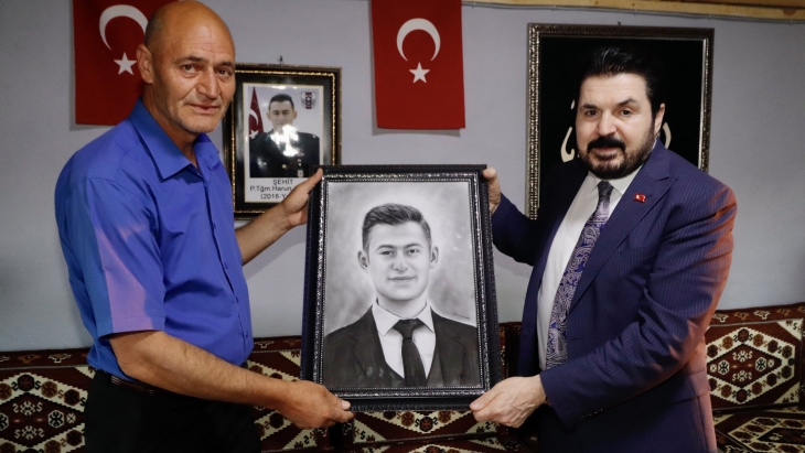 Başkan Sayan, Şehit Harun Aslan’ın Ailesini Evlerinde Ziyaret Etti