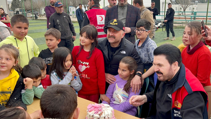 Başkan Sayan ve Vali Varol’dan Ecrin’e doğum günü sürprizi