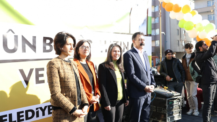 DENGBEJ ŞAKÎRO KENT MEYDANI AÇILDI