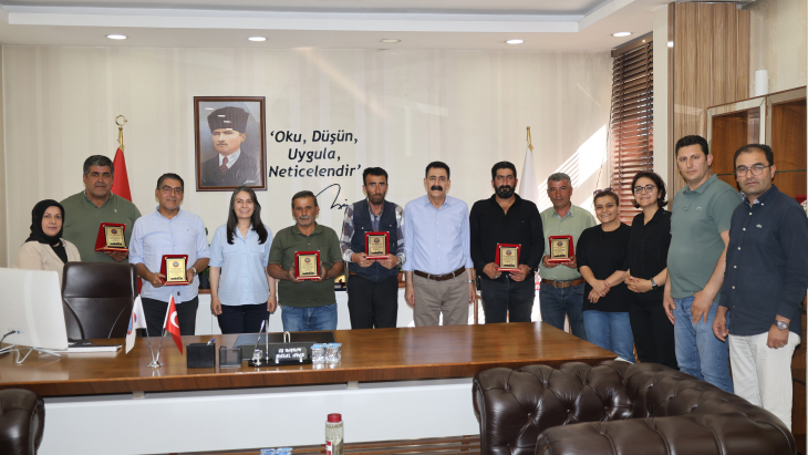 EŞ BAŞKANLARDAN  TEŞEKKÜR PLAKETİ