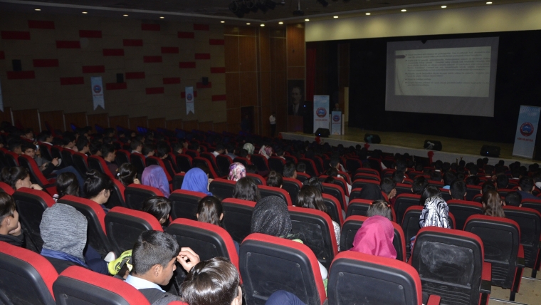 Gelecek Gençlerle Başlar konferansının 5’incisi düzenlendi.