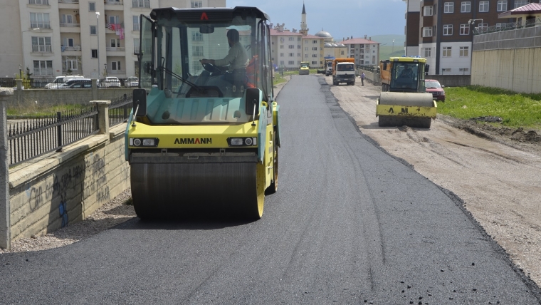 Asfalt çalışmaları tüm hızıyla devam ediyor