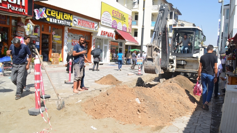 Cumhuriyet Caddesi'nde Yenileme Çalışmaları Başladı