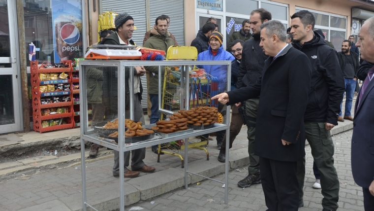 Vali Elban, Sebze hali ve İlçe garajı esnafını ziyaret etti.