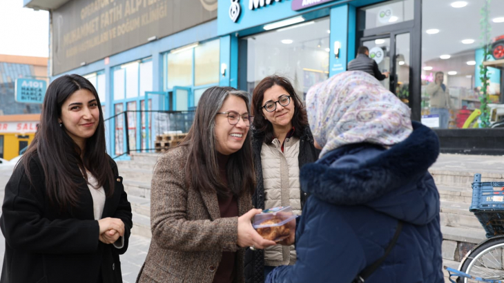 Kadir Gecesi dolayısıyla yurttaşlarımıza simit ikramında bulunduk. 