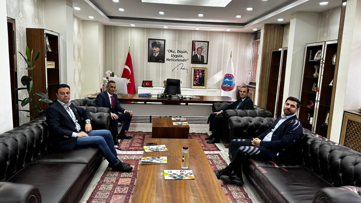 Vali'den Başkan Karadoğan’a tebrik ziyareti 