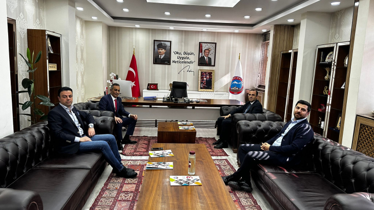 Vali'den Başkan Karadoğan’a tebrik ziyareti
