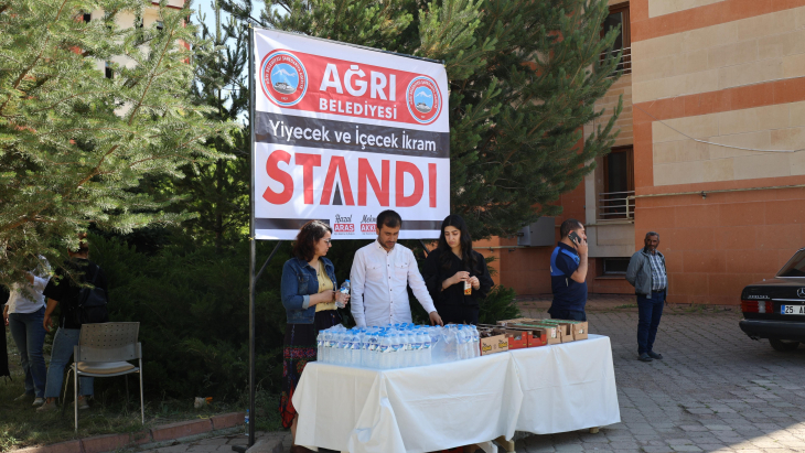 AĞRI BELEDİYESİ YKS ÖĞRENCİLERİNE İKRAMDA BULUNDU