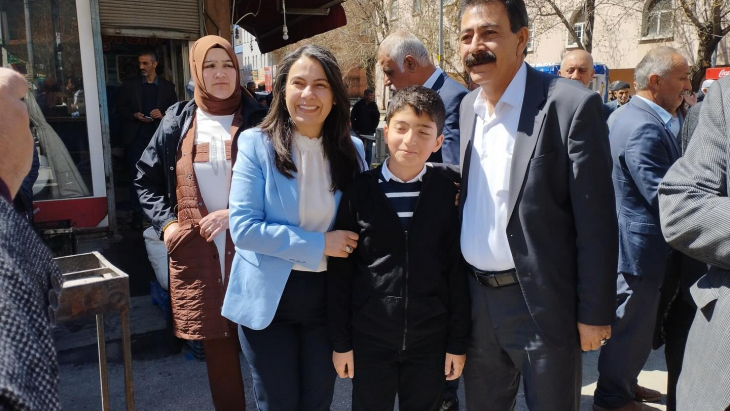 Belediye Başkanı Hazal Aras Esnaf ve Vatandaşın Bayramını kutladı.