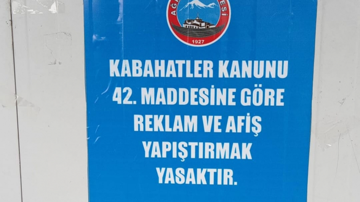 BELEDİYE DURAKLARINDA REKLAM VE İLAN YAPIŞTIRMAK YASAK!
