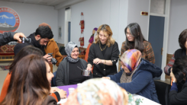 AĞRI BELEDİYESİ’NDEN 8 MART’A ÖZEL MUM ATÖLYESİ ETKİNLİĞİ GERÇEKLEŞTİRİLDİ