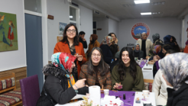 AĞRI BELEDİYESİ’NDEN 8 MART’A ÖZEL MUM ATÖLYESİ ETKİNLİĞİ GERÇEKLEŞTİRİLDİ