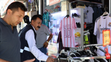 AĞRI BELEDİYE EŞBAŞKANI MEMET AKKUŞ ZABITA EKİPLERİ VE MECLİS ÜYELERİYLE SAHADA