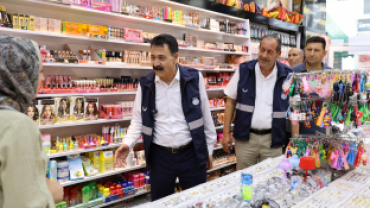 AĞRI BELEDİYE EŞBAŞKANI MEMET AKKUŞ ZABITA EKİPLERİ VE MECLİS ÜYELERİYLE SAHADA