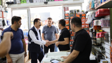 AĞRI BELEDİYE EŞBAŞKANI MEMET AKKUŞ ZABITA EKİPLERİ VE MECLİS ÜYELERİYLE SAHADA