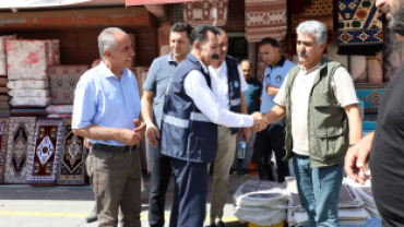AĞRI BELEDİYE EŞBAŞKANI MEMET AKKUŞ ZABITA EKİPLERİ VE MECLİS ÜYELERİYLE SAHADA