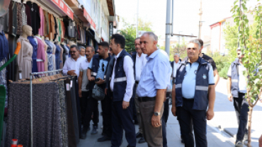 AĞRI BELEDİYE EŞBAŞKANI MEMET AKKUŞ ZABITA EKİPLERİ VE MECLİS ÜYELERİYLE SAHADA