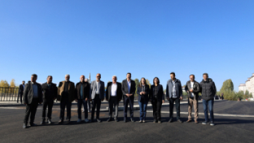 FIRAT VE FEVZİ ÇAKMAK MAHALLELERİNİ BİRLEŞTİREN KÖPRÜ ASFALTLANARAK HALKIN HİZMETİNE SUNULDU