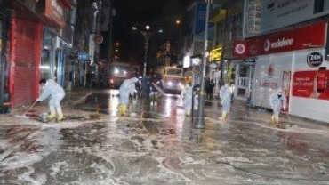 Ağrı'da cadde yıkama işlemleri titizlikle devam ediyor