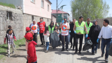 Ağrı Belediyesi Eş Başkanları Aras ve Akkuş Ağrı’yı Çöpten Arındıracağız.