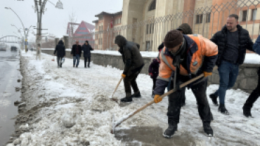 Ekiplerimiz kar çalışmalarını aralıksız sürdürüyor