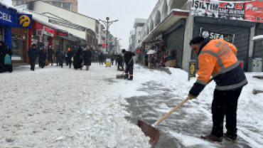 Ekiplerimiz kar çalışmalarını aralıksız sürdürüyor