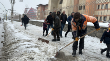 Ekiplerimiz kar çalışmalarını aralıksız sürdürüyor