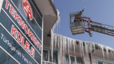 OKUL VE CAMİLERDE BUZ SARKITLARINA MÜDAHALE