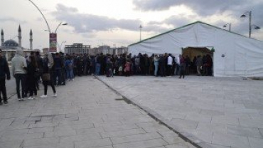 Ağrı Belediyesi Tarafından Millet Bahçesinde İftar Çadırı Kuruldu