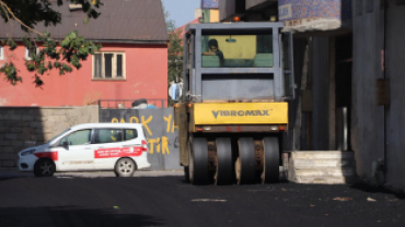 Alpaslan mahallesinde asfalt çalışmalarımız devam ediyor