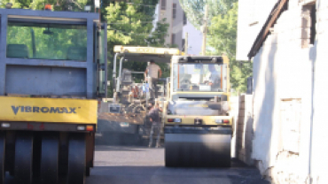 Alpaslan mahallesinde asfalt çalışmalarımız devam ediyor