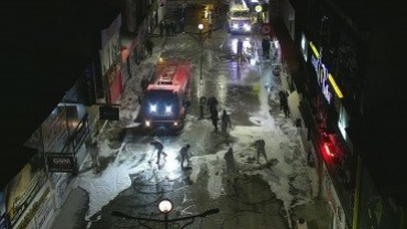 Ağrı'da cadde yıkama işlemleri titizlikle devam ediyor