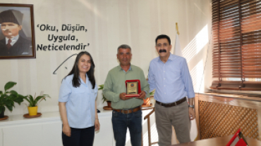 EŞ BAŞKANLARDAN  TEŞEKKÜR PLAKETİ