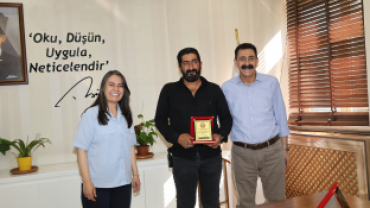 EŞ BAŞKANLARDAN  TEŞEKKÜR PLAKETİ