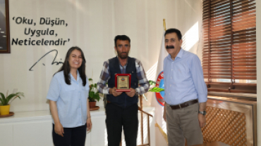 EŞ BAŞKANLARDAN  TEŞEKKÜR PLAKETİ